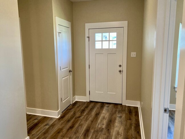 Photo - For Rent - 4 Bedroom, 2 Bath, Valley View!