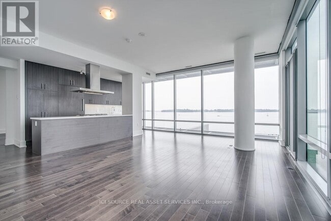 Photo - 39 Queens Quay E Unit 523