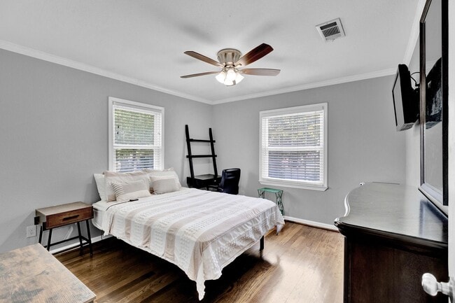 Building Photo - 5516 Chenevert St Unit 4 Rental