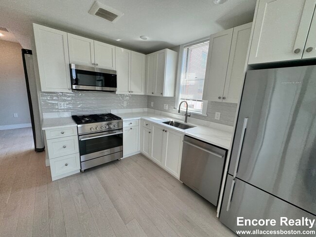 Photo - 189 Green St Unit 2