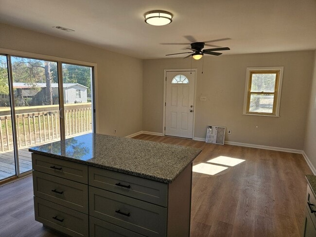 Photo - Beautiful Updated 2 bedroom, 1 bath home -...