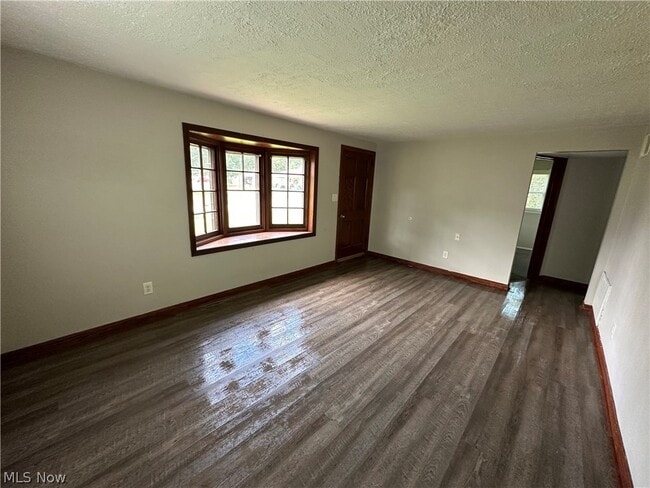 181 N Beverly Ave
