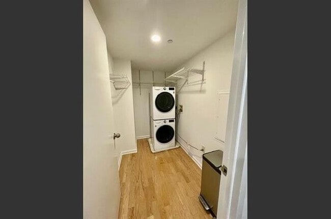 Building Photo - 700 Grove St Unit 700