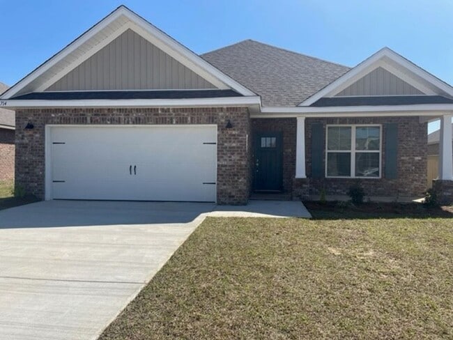 Building Photo - 3 Bedroom/2 Bathroom with Office Minutes from Local Beach!