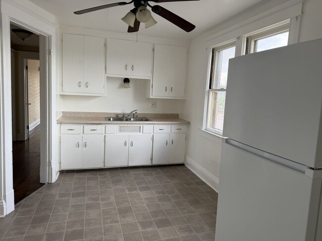 Building Photo - 2925-2929 W Greenfield Ave Unit 5929A W Greenfield Ave