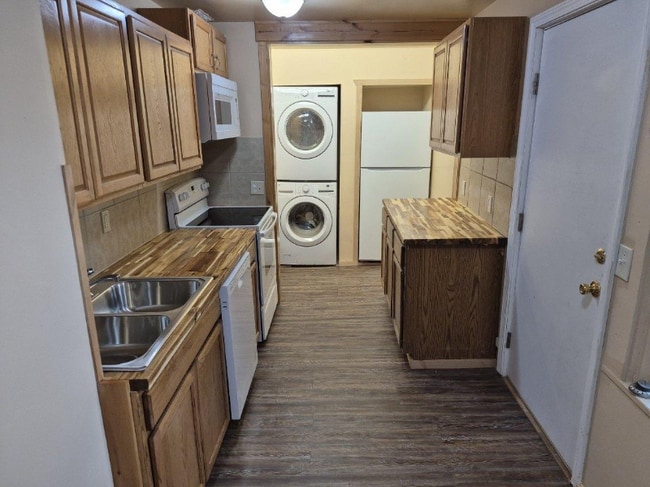 Building Photo - 408 E 6th Ave Rental