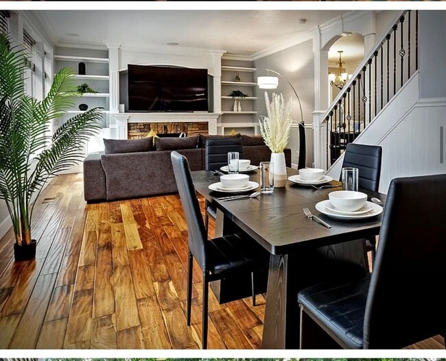 Photo - * FULLY FURNISHED * -3 levels, 7 bedrooms , lower level apartment with separate entrance *Home ba...