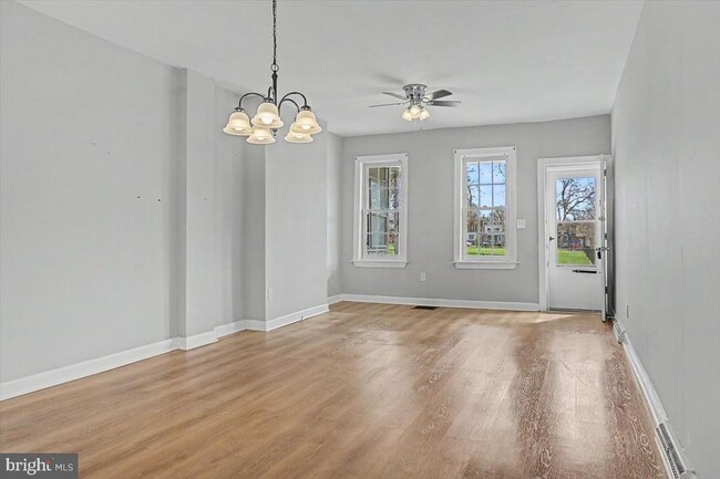 Photo - 203 N Dupont St