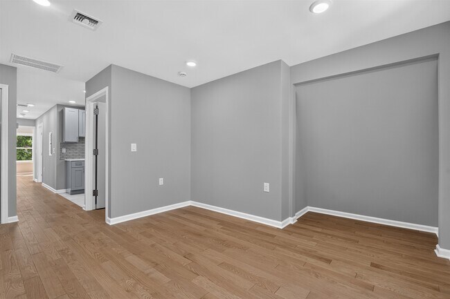 Photo - 74 W 52nd St Unit 2