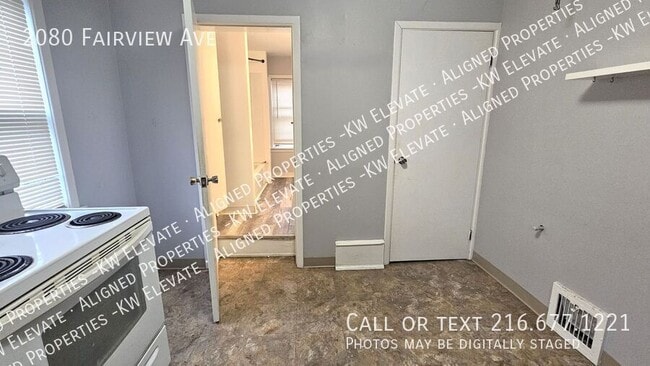 Photo - 2080 Fairview