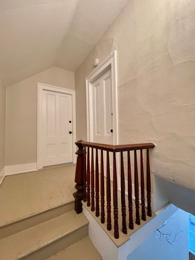 Photo - 1429 Elm St Unidad 1429 Elm - upstairs