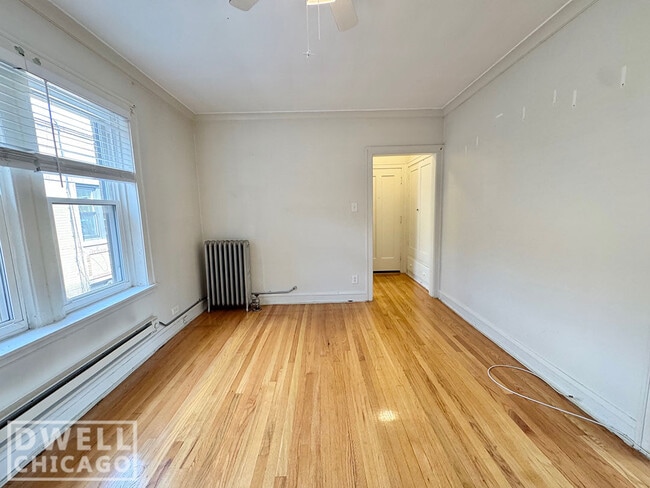 Photo - 4208 N Clark St Unidad 1