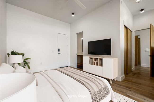 Photo - 905 SE 4th St Unit 210