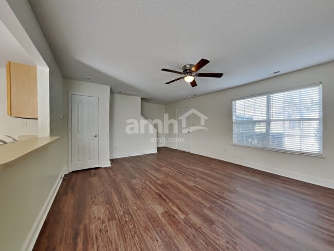 Photo - 109 Peterborough Dr