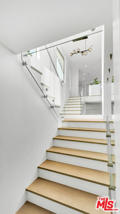 Photo - 2021 Davies Way