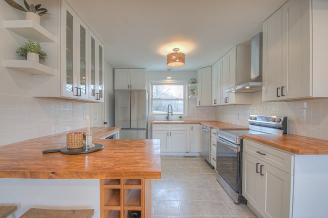 Photo - 131 McBratney Dr