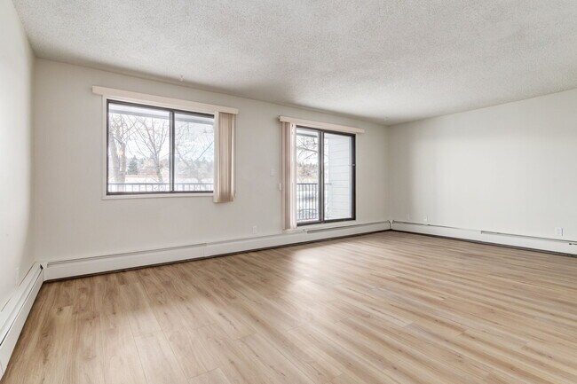 Building Photo - Glengrove Manor