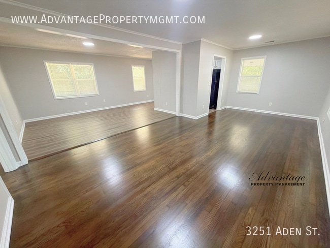 Photo - 3251 Aden St