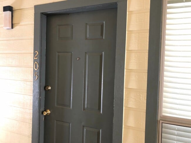 Building Photo - PRELEASE 8/15/2025 2 bed 2 bath Unit 205