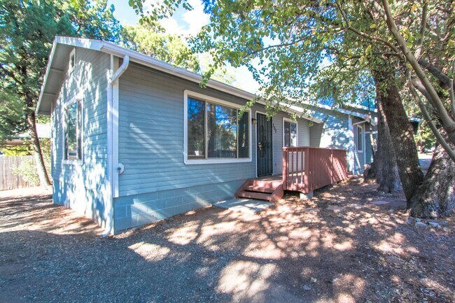 Building Photo - 202 Robinson Dr Unit #2