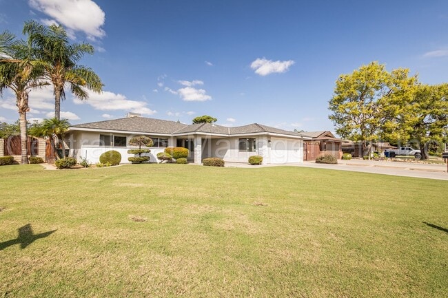 Photo - 3 Bedroom/2 Bath Home - $2295 per month!