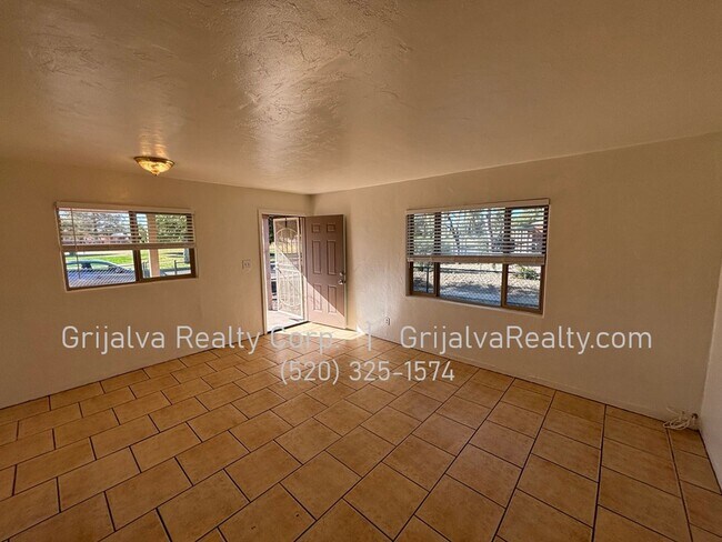 Photo - 4549 E Eastland St Unit 4551