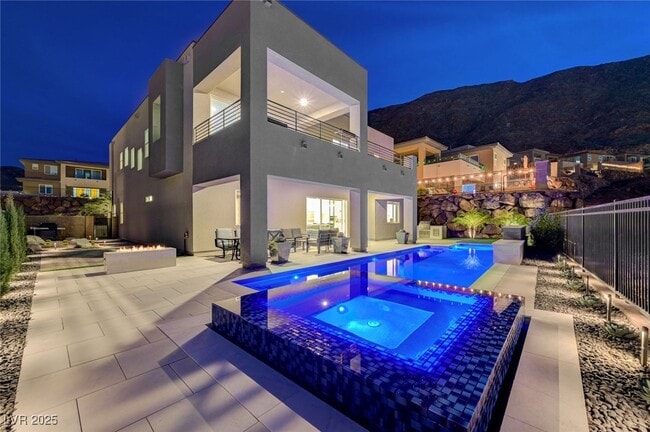 Photo - 510 Duvet Ct