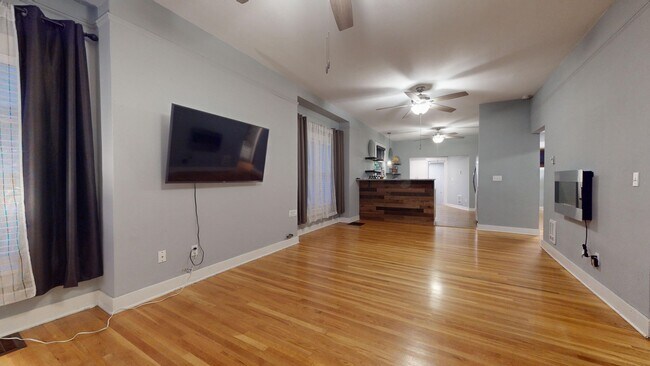 Photo - Excellent Location, Large Four Bedroom Bre... Casa