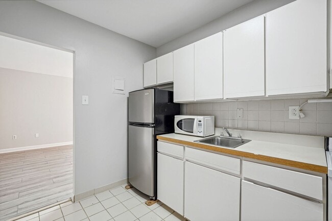 Photo - Spacious & Bright Studio at River Place