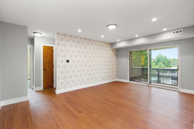 Photo - 18079 Live Oak Ct Unidad 1616