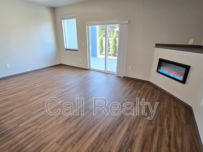 Photo - 308 S Clinton Ln