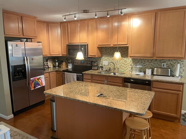Building Photo - New Price! Beautifully updated Townhome in...