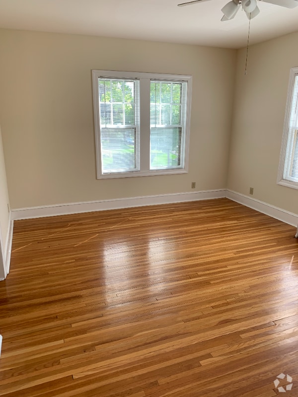 Building Photo - 183 S Chatsworth St Unit 101 Rental