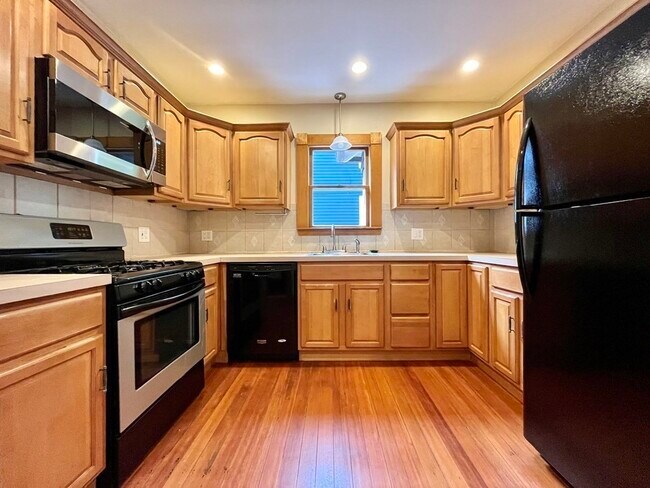 Photo - 32-34-34 Crescent Hill Ave Unidad 32