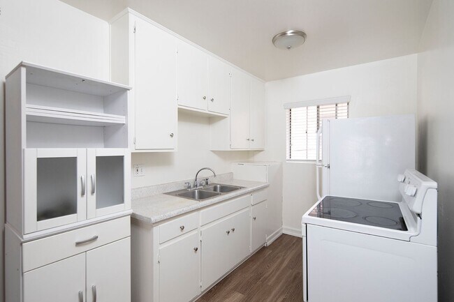 Photo - Charming Coronado Island 2 Bed/1 Bath Apartment ~ Close to All! Unidad 08