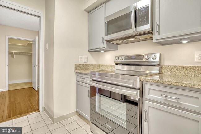 Photo - 3800 Fairfax Dr Apartment Unit 1412