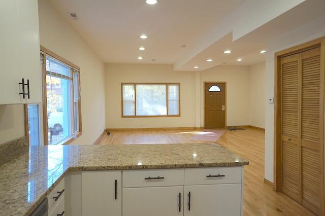 Photo - 2847 N Rockwell St Unidad 2