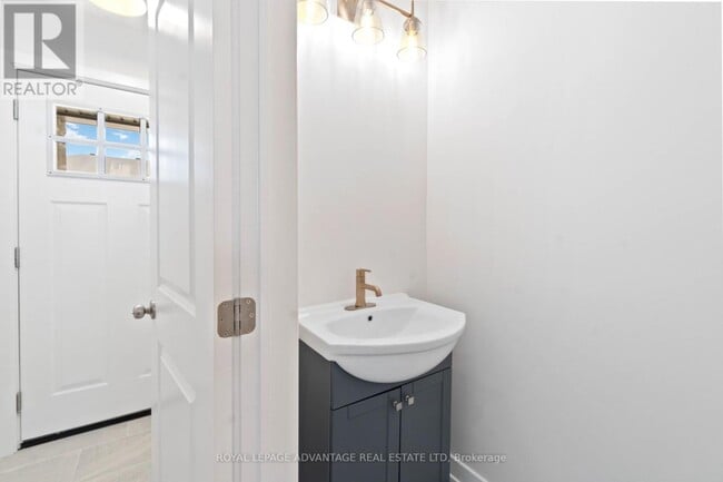 Photo - 35 Whitcomb Cres