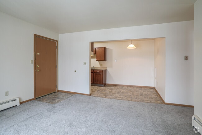 2BR, 1BA - 673SF - Living Room