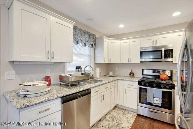 Photo - 272 Hearn Ave