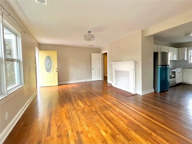 Photo - 1449 Lynford Dr SW