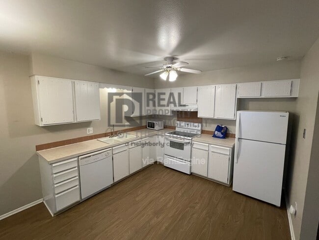 Photo - 1607 Larch St