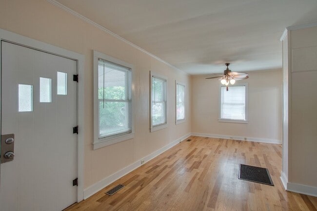 Photo - 1500 Berry St