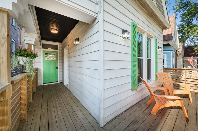 Terraza delantera cerrada - 4160 Juniata St