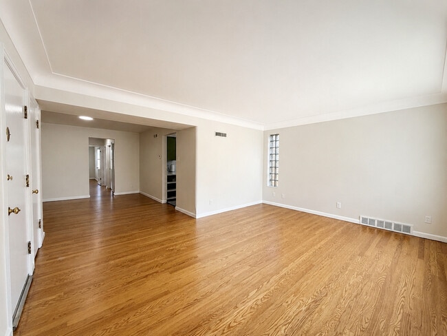 Photo - 6930 Jamieson Ave Unit 2S
