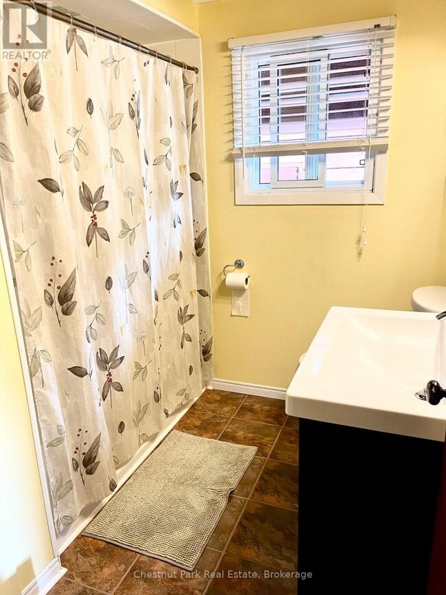 Photo - 72 59th St S