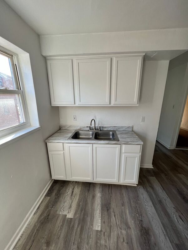 Building Photo - 250 Basswood Ave