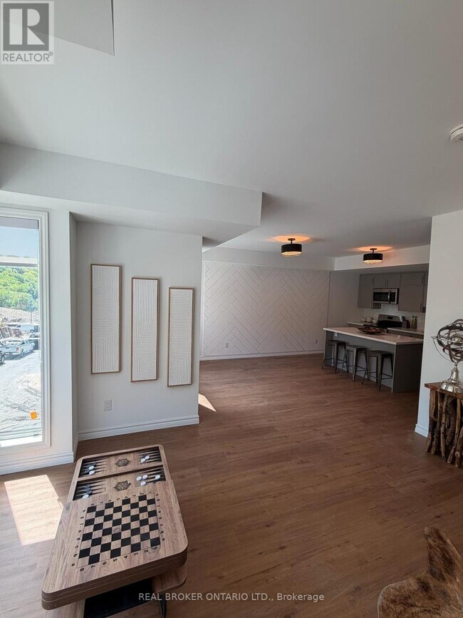 Photo - 119 Town Line Rd E