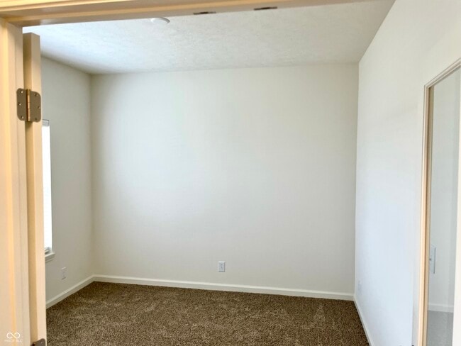 Photo - 6250 Shale Crescent Dr