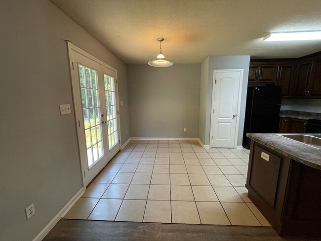 Photo - Comfortable 3-Bedroom Home with Open Layout